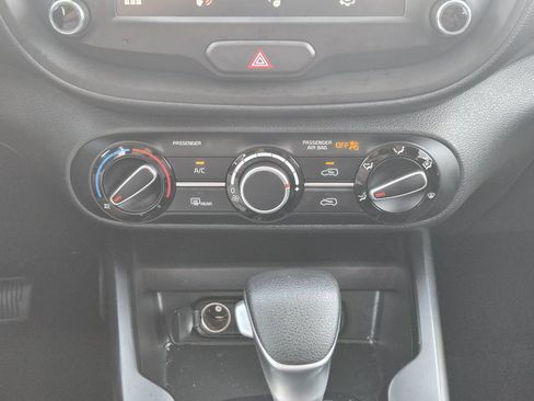 Used 2025 Kia Soul LX w/ LX Technology Package FWD image 21