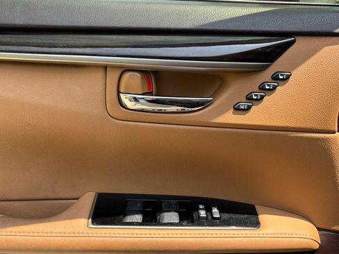 Used 2016 Lexus ES 350 w/ Premium Package w/Wood Trim FWD image 37