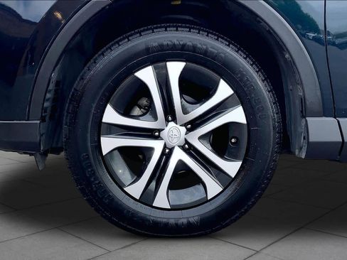 Used 2017 Toyota RAV4 LE FWD image 10