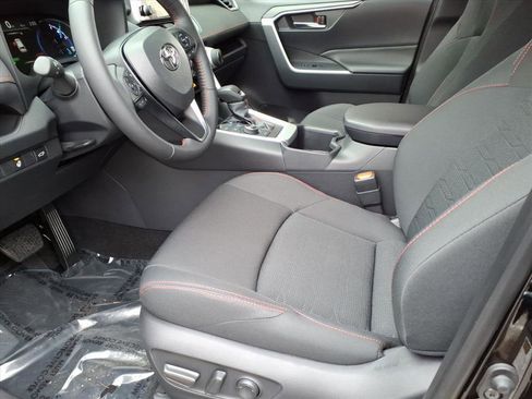 Certified 2025 Toyota RAV4 SE image 15