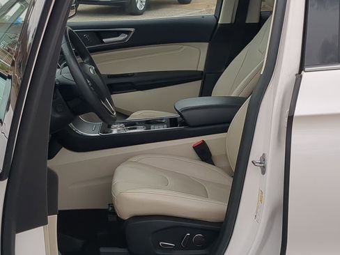 Used 2019 Ford Edge Titanium w/ Equipment Group 301A image 11
