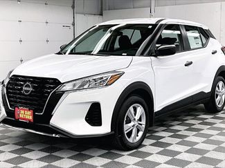 New 2025 Nissan Kicks Play S video 2