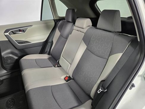 Used 2025 Toyota RAV4 XLE AWD/4WD image 21
