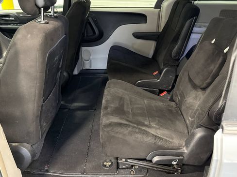Used 2012 Dodge Grand Caravan Crew FWD image 8