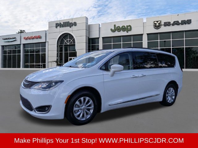 Used 2017 Chrysler Pacifica Touring-L FWD image 7