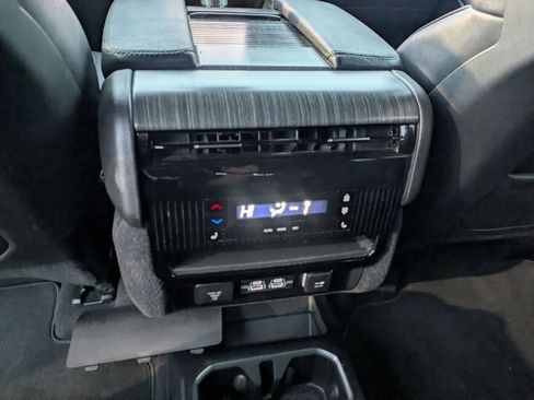 Used 2024 Jeep Wagoneer Series II image 24