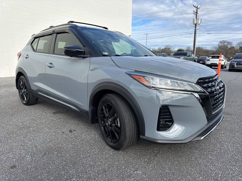 Used 2023 Nissan Kicks SR w/ SR Premium Package image 3