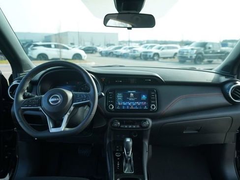 Used 2024 Nissan Kicks SR image 25