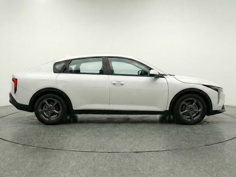 Used 2025 Kia K4 FWD image 11