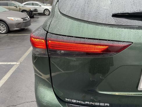 Used 2024 Toyota Highlander XLE image 20