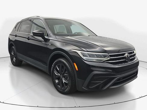 Used 2023 Volkswagen Tiguan SE FWD image 3