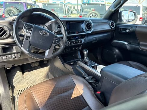 Used 2017 Toyota Tacoma Limited w/ Tow Package AWD/4WD image 24