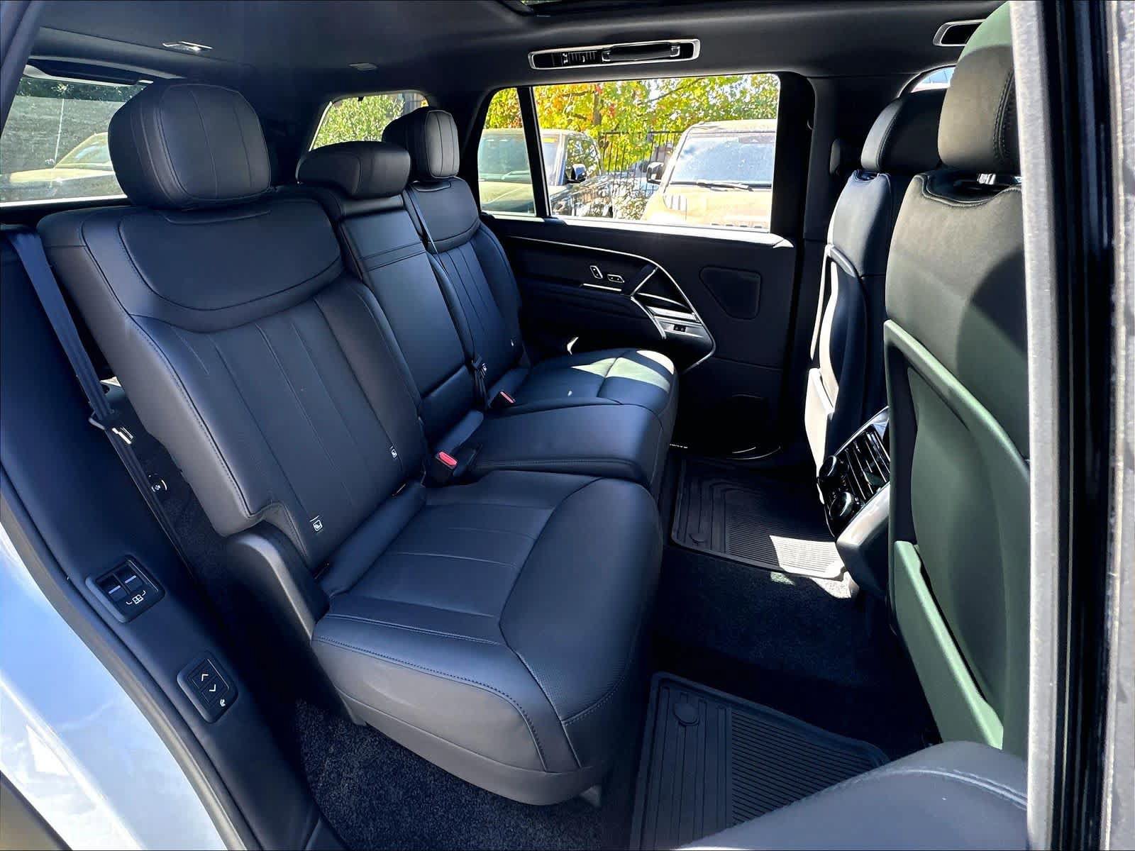 Used 2026 Land Rover Range Rover Long Wheelbase SE AWD/4WD image 27