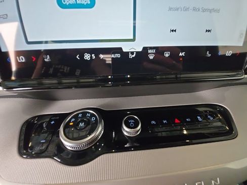 Certified 2025 Ford Expedition Active AWD/4WD image 17