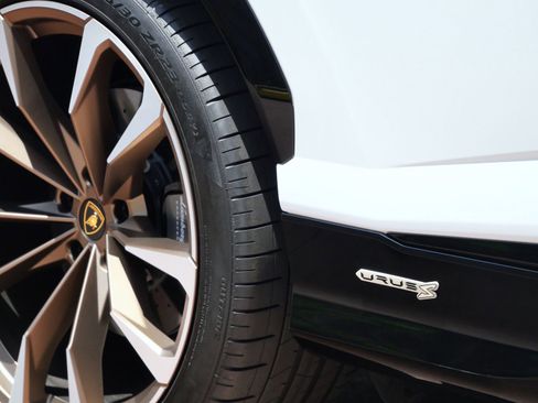 Used 2024 Lamborghini Urus S AWD/4WD image 10
