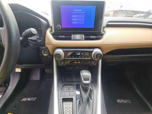 Used 2023 Toyota RAV4 XLE Premium FWD image 5