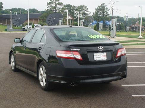 Used 2011 Toyota Camry SE w/ SE Extra-Value Pkg #1 FWD image 11