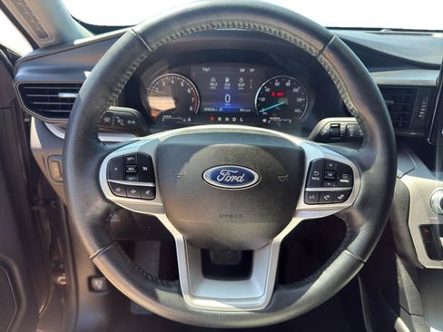 Used 2023 Ford Explorer XLT w/ Class IV Trailer Tow Package AWD/4WD image 14