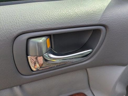 Used 2005 Toyota Camry V6 image 13