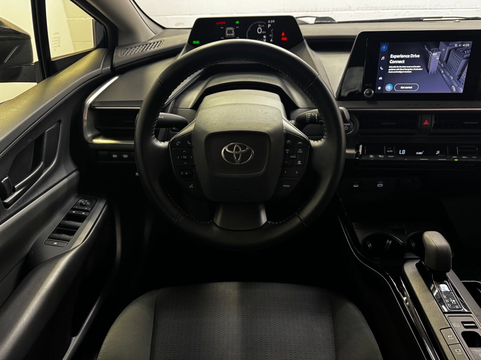 Used 2024 Toyota Prius LE FWD image 13