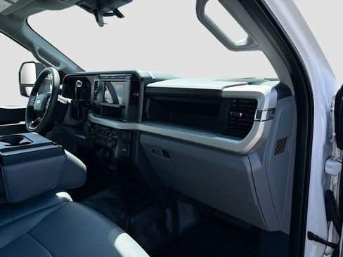 Used 2023 Ford F550 4x4 Regular Cab Super Duty image 24