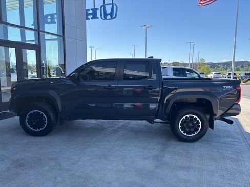Used 2024 Toyota Tacoma TRD Off-Road AWD/4WD image 8