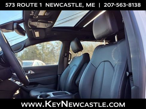 New 2026 Chrysler Pacifica Select image 11