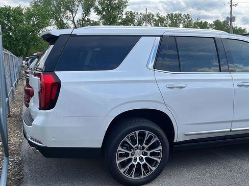 Used 2025 GMC Yukon Denali w/ Sun & Power Step Package AWD/4WD image 3