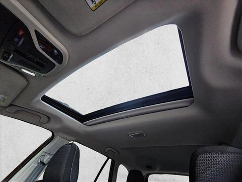 Used 2025 Subaru Outback Premium image 16