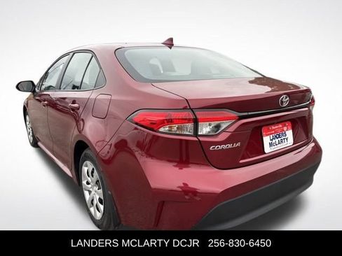 Used 2025 Toyota Corolla LE image 4