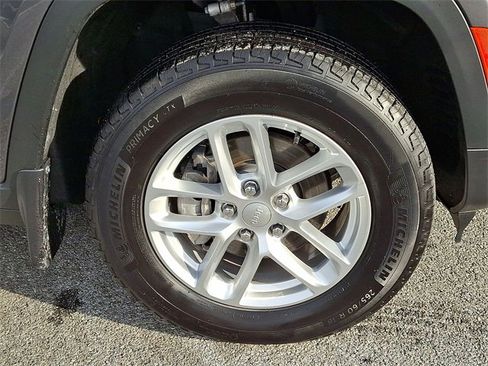 Used 2025 Jeep Grand Cherokee Laredo X image 26