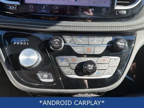 Used 2024 Chrysler Pacifica Select image 15