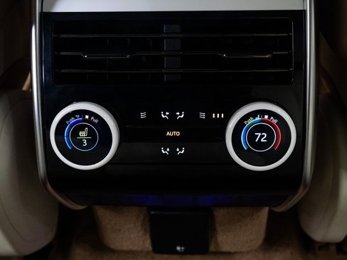 Used 2023 Land Rover Range Rover SV image 24