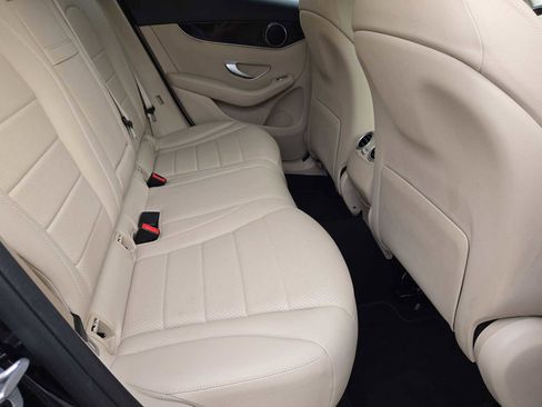 Used 2022 Mercedes-Benz GLC 300 4MATIC image 10