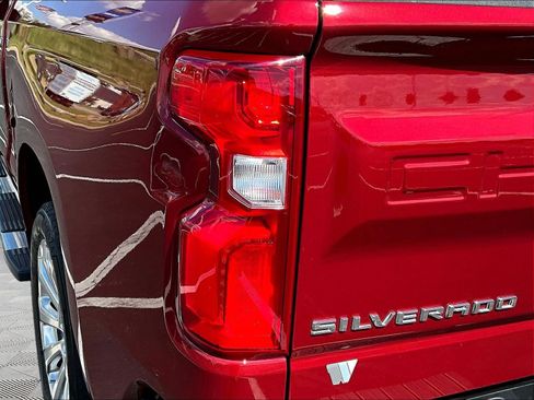 Used 2020 Chevrolet Silverado 1500 High Country w/ Technology Package AWD/4WD image 24