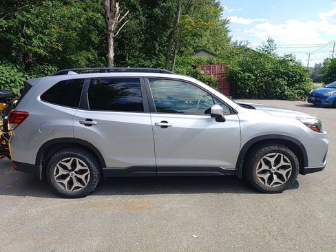 Used 2019 Subaru Forester Premium AWD/4WD image 8
