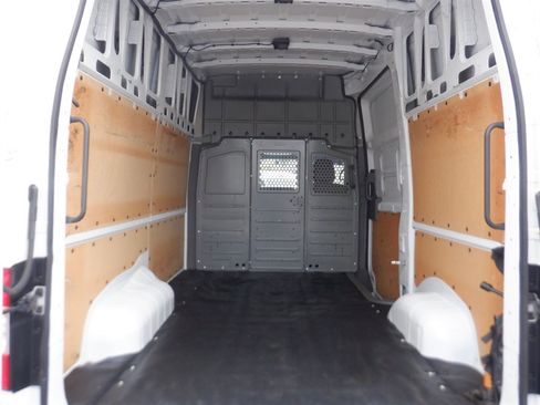 Used 2021 Nissan NV 3500 SV RWD image 7