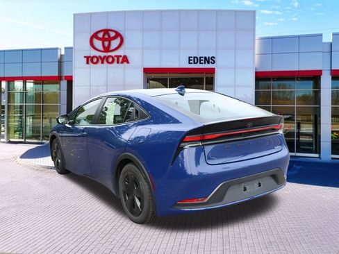 Certified 2025 Toyota Prius LE FWD image 7