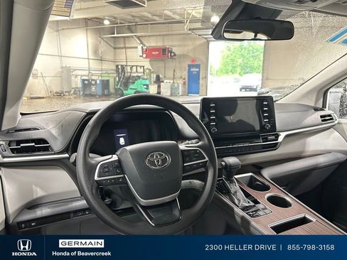 Used 2021 Toyota Sienna LE FWD image 15