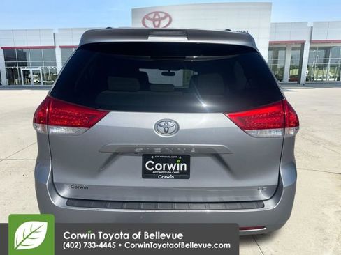 Used 2011 Toyota Sienna LE w/ Towing Pkg FWD image 4
