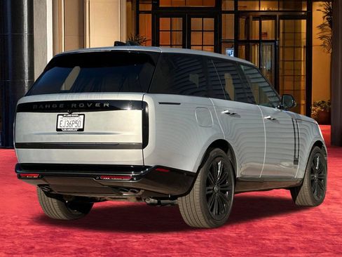 Used 2025 Land Rover Range Rover SE AWD/4WD image 18