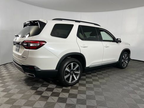 Used 2025 Honda Pilot Touring image 6