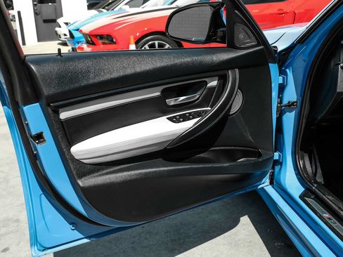 Used 2015 BMW M3 RWD image 40