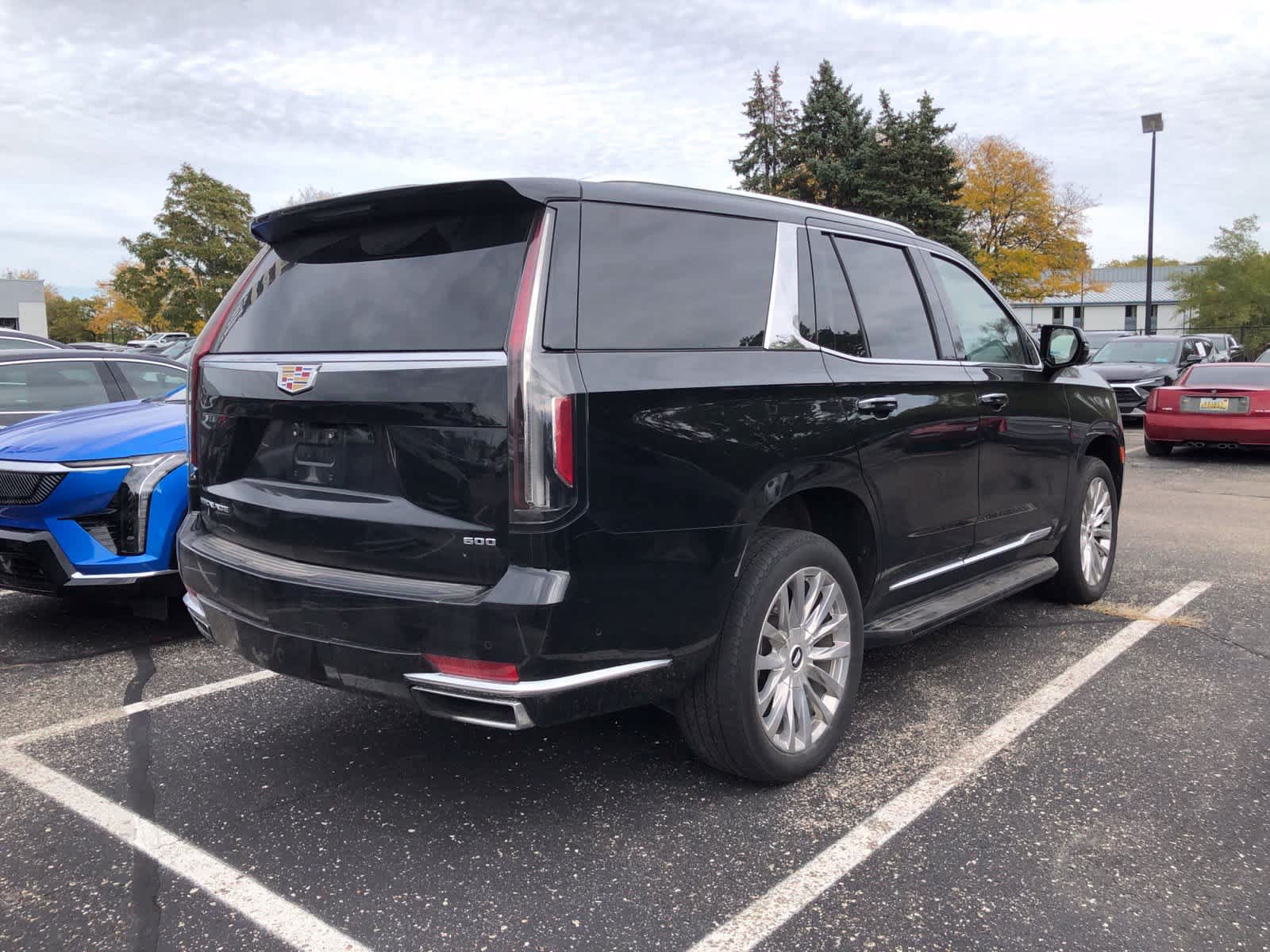Used 2023 Cadillac Escalade Premium Luxury w/ LPO, Floor Liner Package AWD/4WD image 4