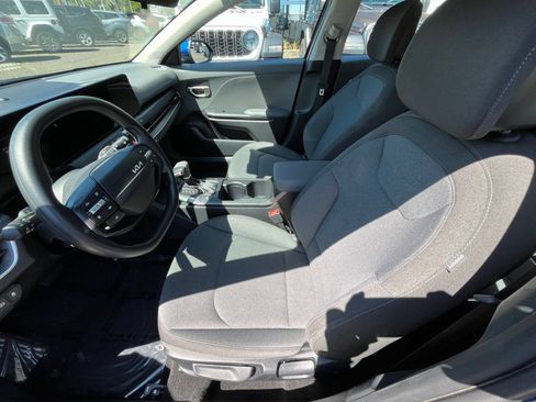 Used 2025 Kia K4 FWD image 28