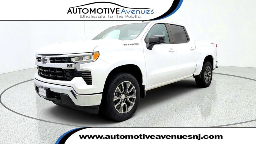 Used 2022 Chevrolet Silverado 1500 LT AWD/4WD image 1
