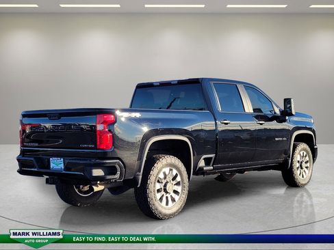 Used 2024 Chevrolet Silverado 2500 Custom w/ Custom Value Package image 4
