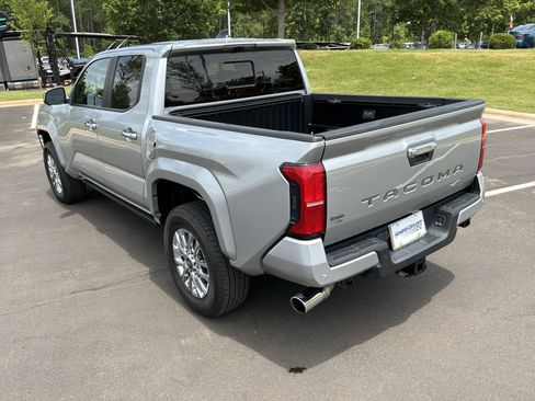 Used 2024 Toyota Tacoma Limited w/ Limited Package (LT) AWD/4WD image 8