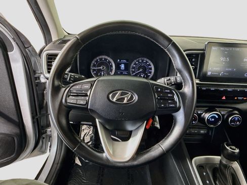 Used 2022 Hyundai Venue SEL FWD image 13