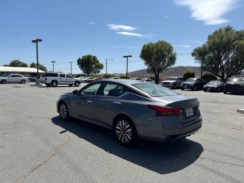 Used 2024 Nissan Altima 2.5 SV FWD image 6